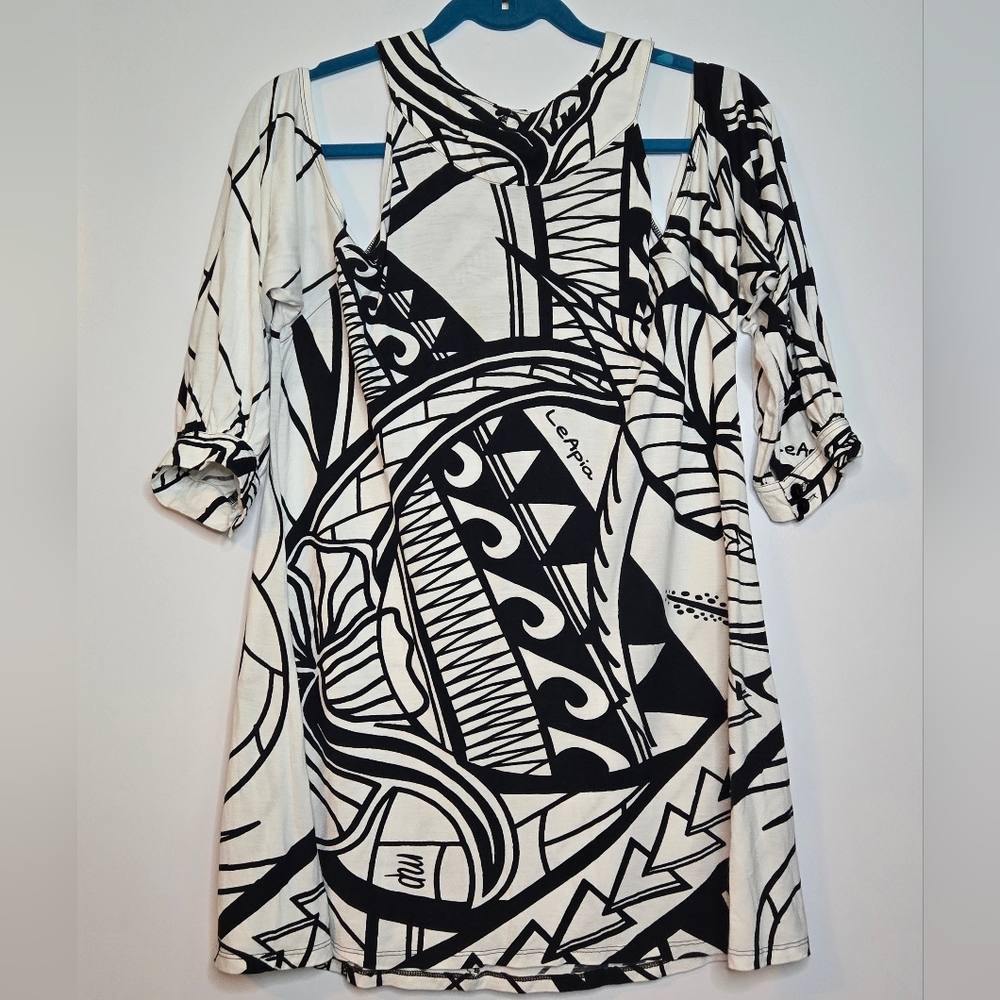 Missing Polynesia Drop Shoulder Black and White Blouse Size 2 (L-XL)